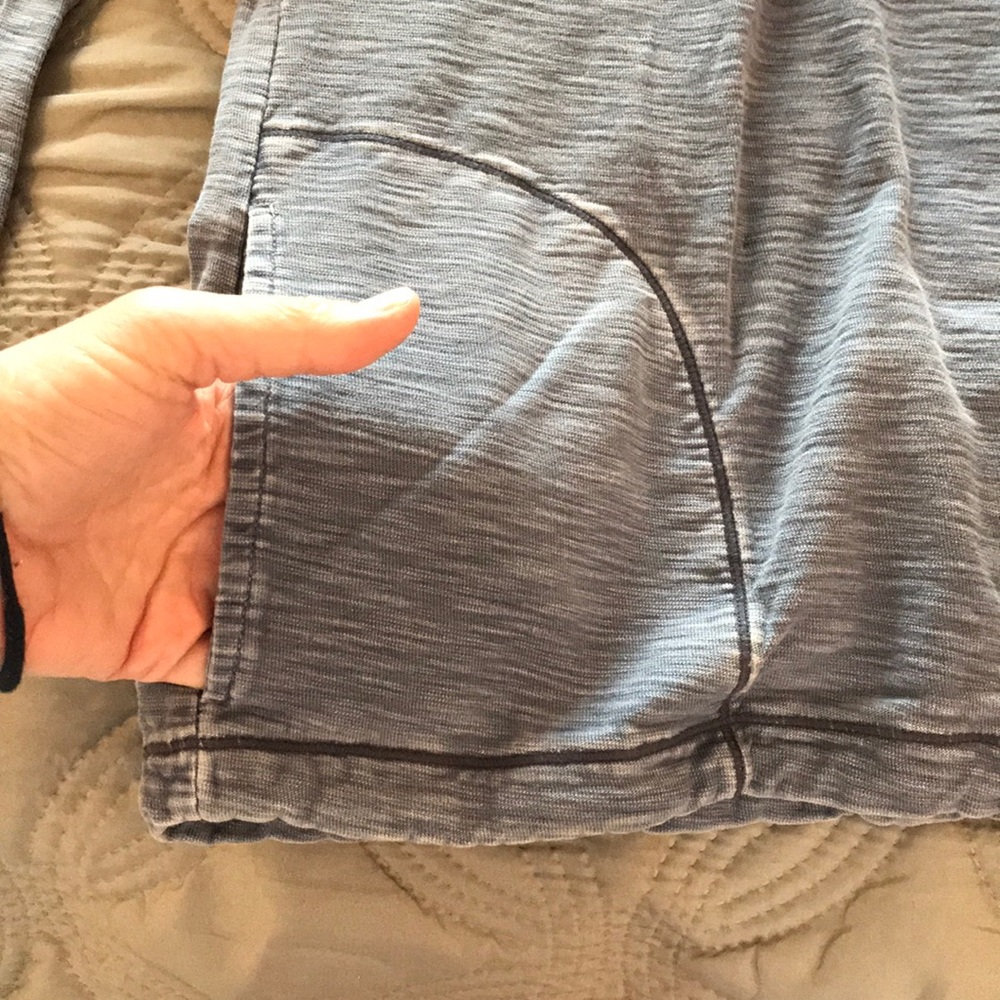 Tommy Bahama sweatshirt - Picture 4 of 7